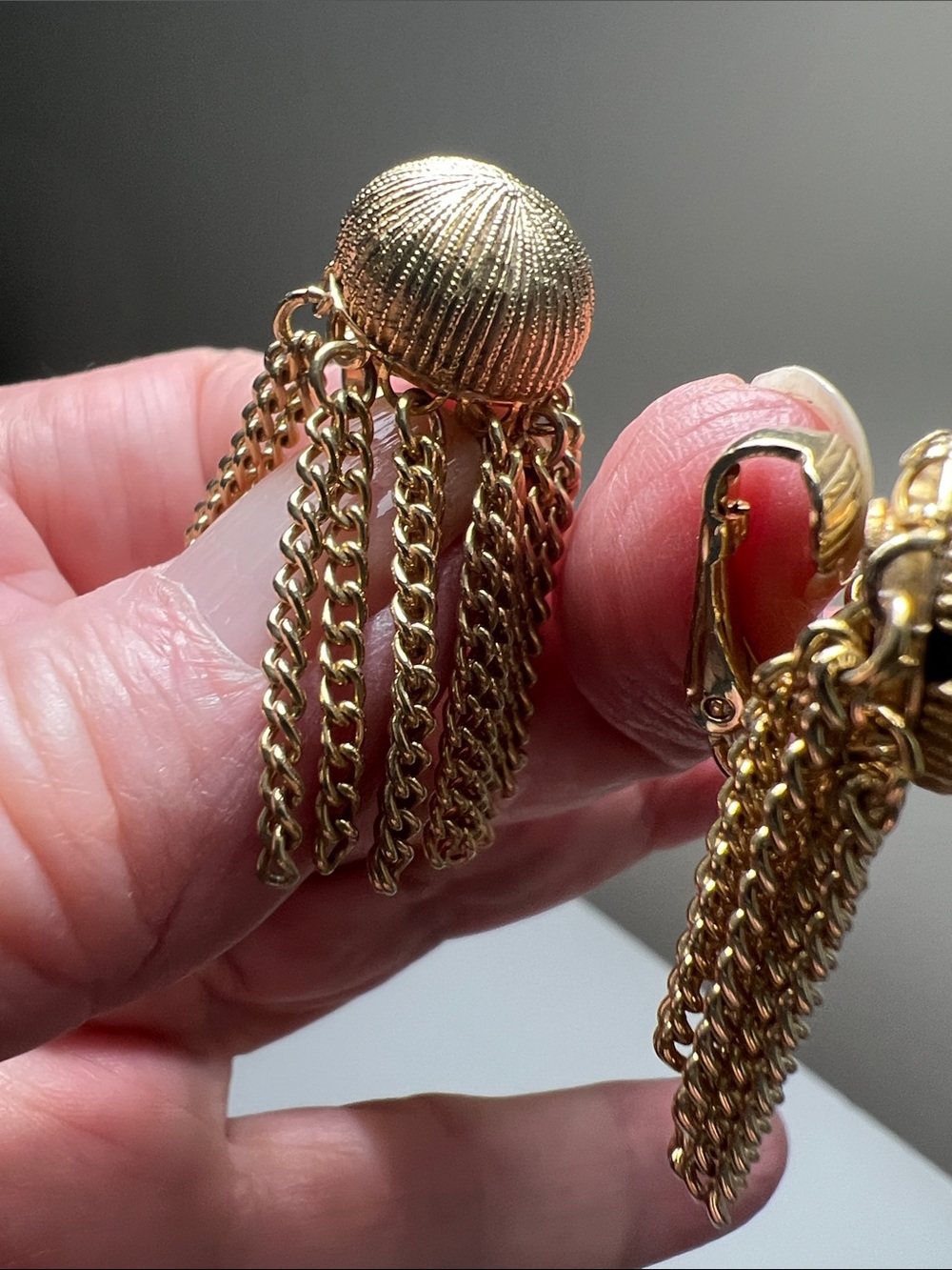 Golden Chain Tassel Dome Clip-On Earrings - Vintage - Picture 13 of 13